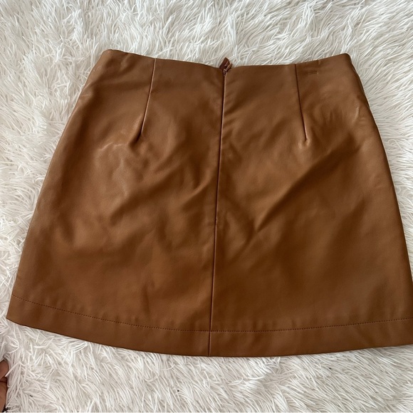 Olivaceous Faux Leather Mini Skirt – Camel Tan Utility Pockets, Size Small - Picture 9 of 16
